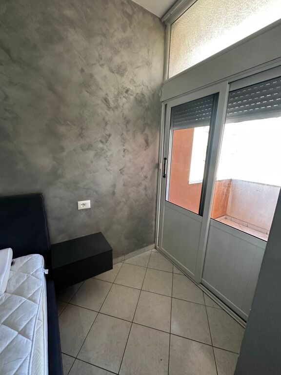 ‼️Apartament 2+1 me Qira – Rruga e Çipajve, Vlorë