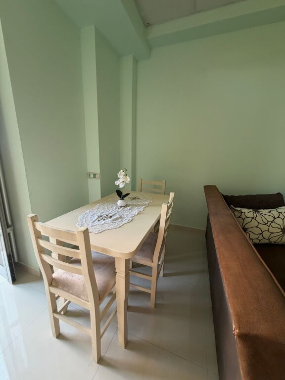 Shtepi me qera 300€