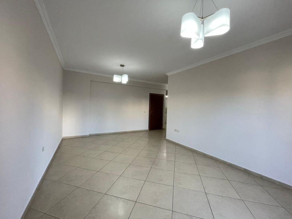 Ambient zyrash per qira tek Rruga e Kavajes.