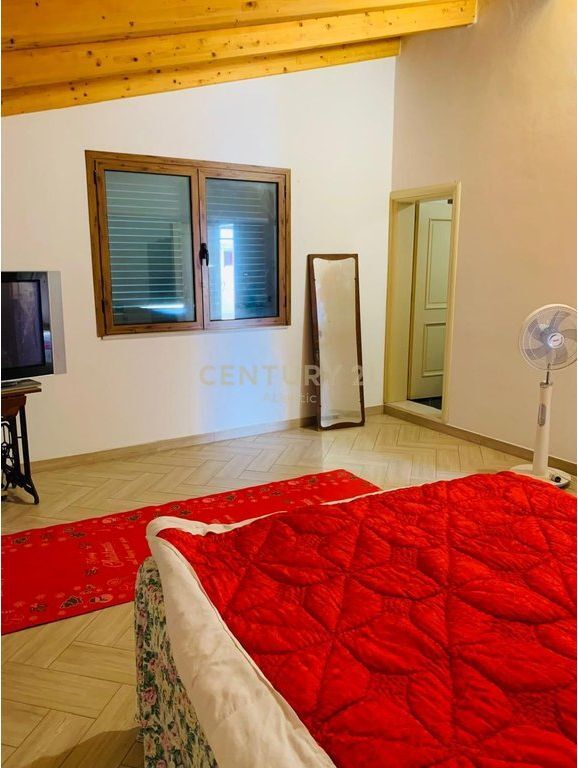 Vile 2-kateshe me qera, ne Porto Romano