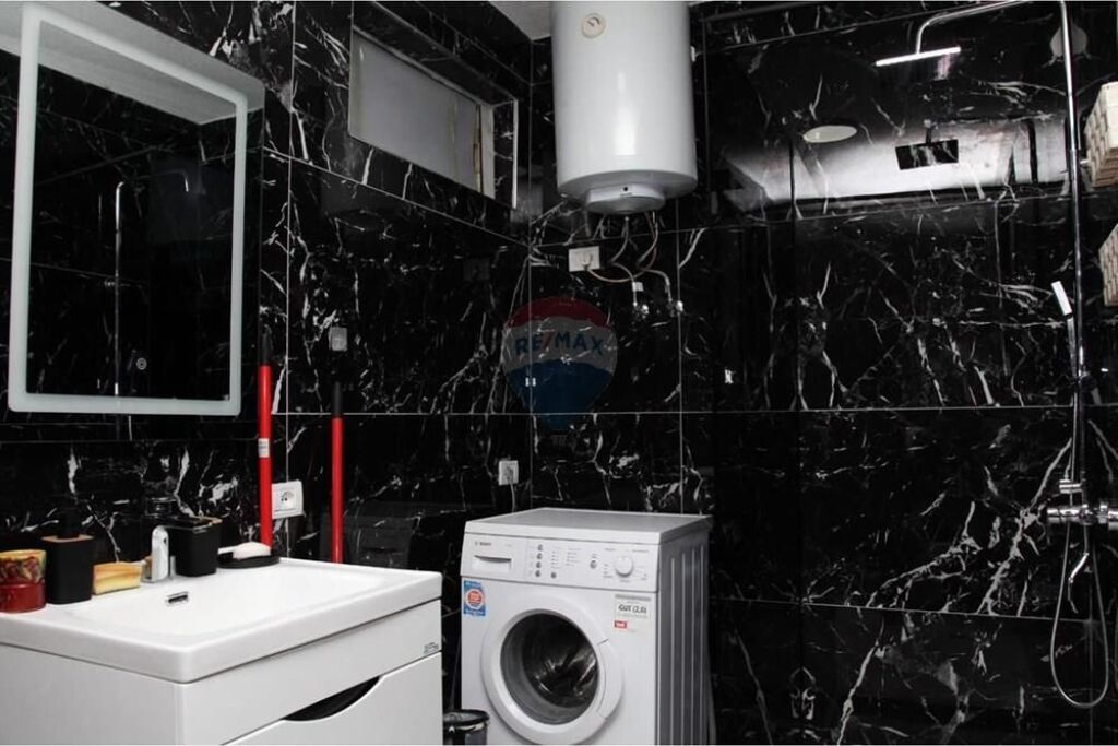 Apartment 2+1 for rent in Xhamllik.