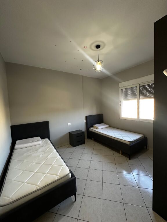 ‼️Apartament 2+1 me Qira – Rruga e Çipajve, Vlorë