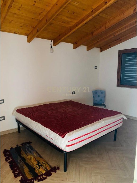 Vile 2-kateshe me qera, ne Porto Romano