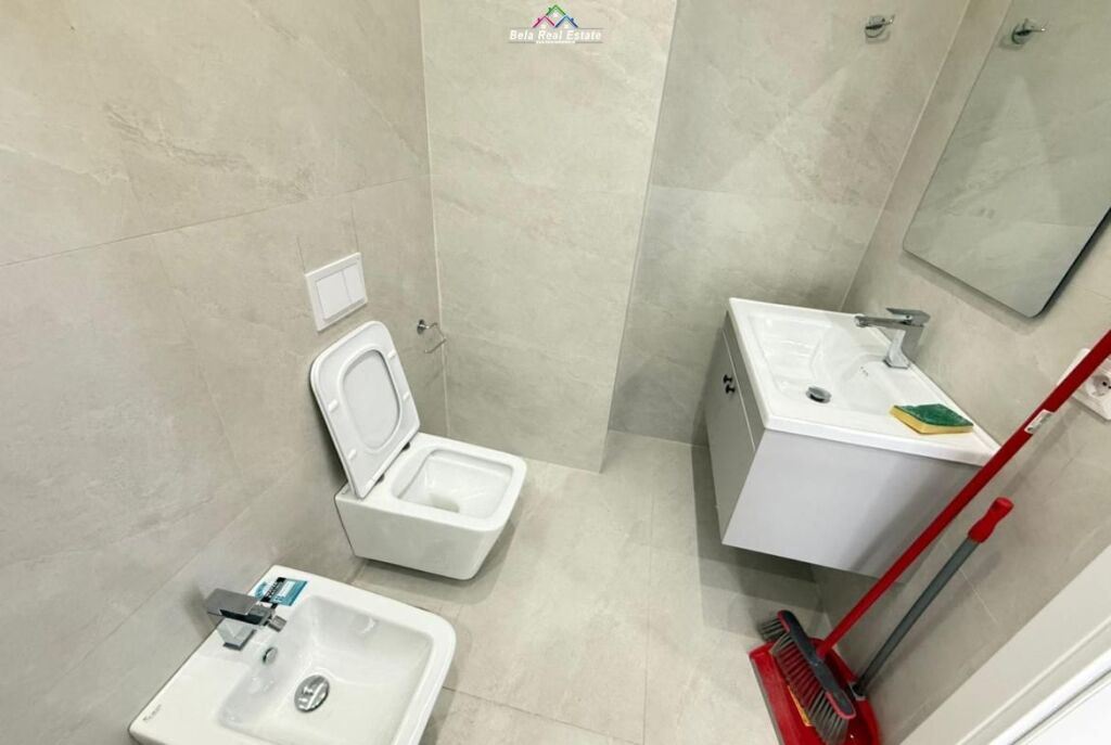 Zyre Me Qera 2+1 Tek Komuna e Parisit (ID BZ2824) Tirane