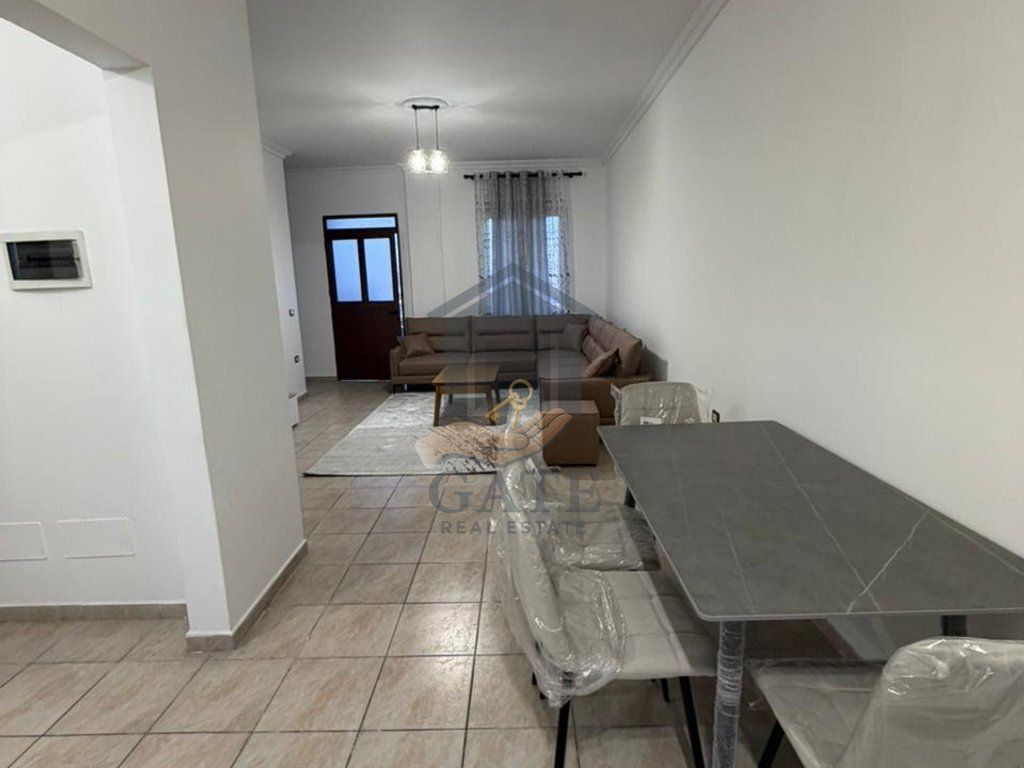 Jepet me qira apartament elegant 2+1 në zonën shumë të kërkuar pranë ish-URT Durres.