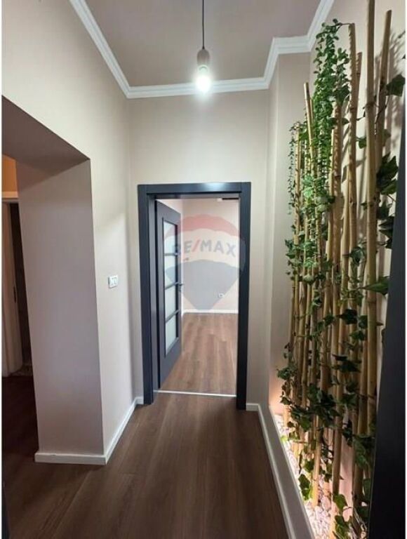 Dyqan - Për Qira - Komuna e Parisit,