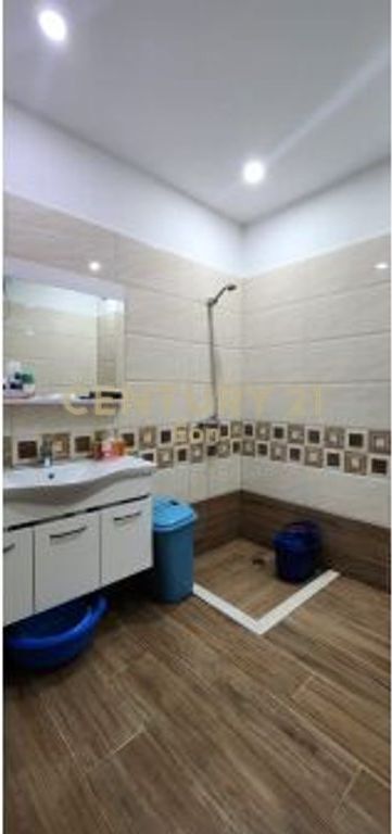 SHITET APARTAMENT 2+1 TE RRUGA E RE E PORTIT
