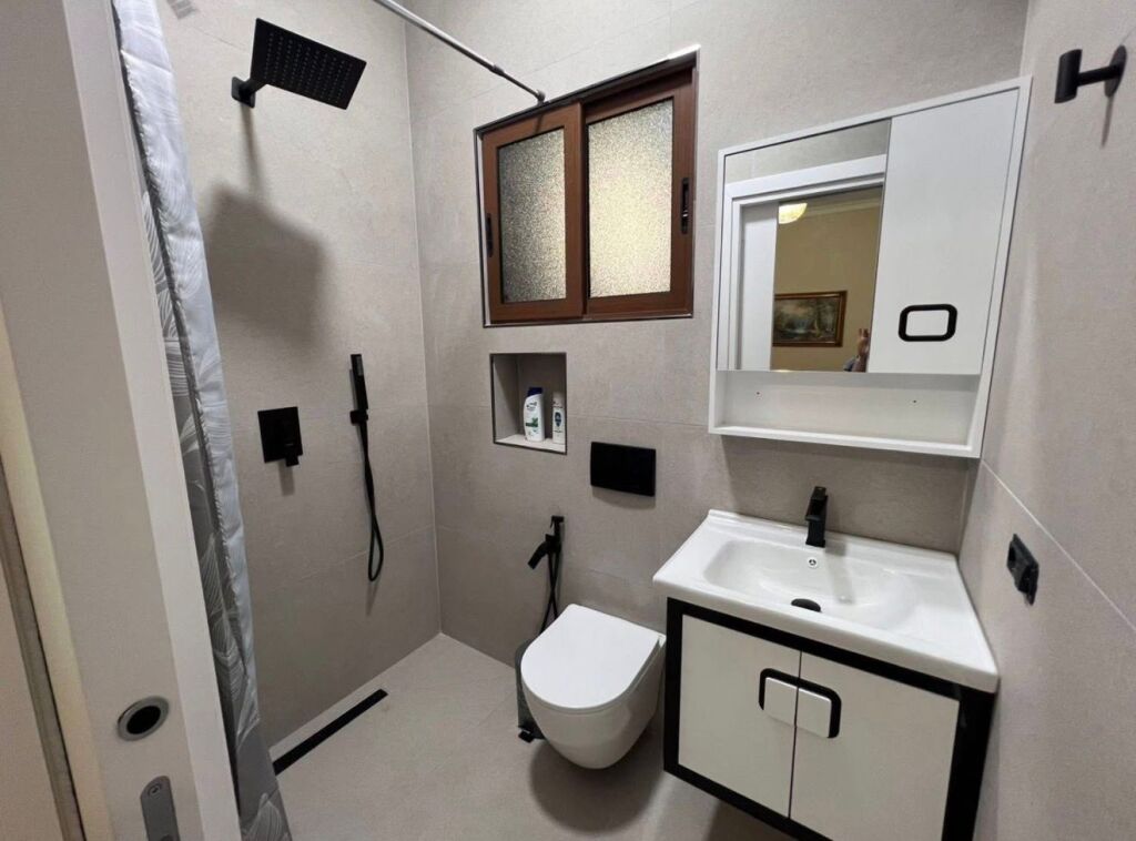 Apartament pranë stadiumit në Durrës