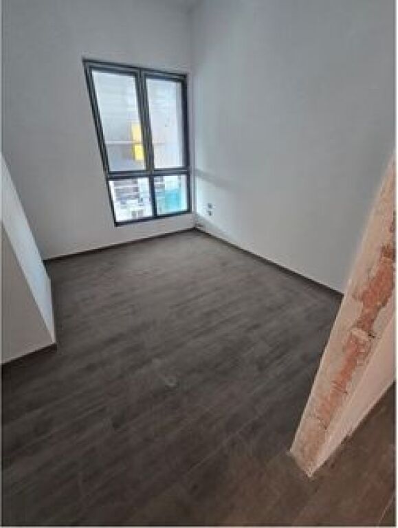 Shitet apartament 2+1 tek Square 21.