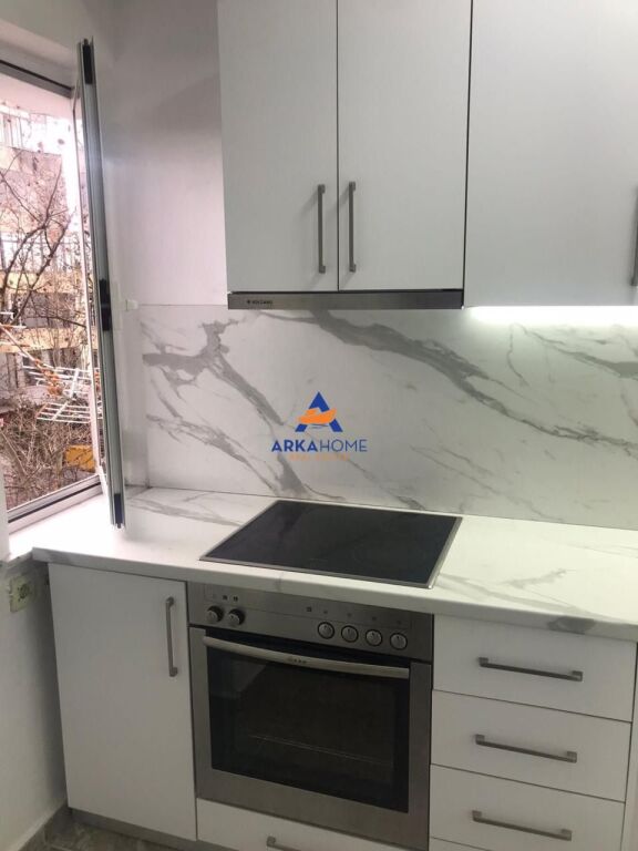 JEPET APARTAMENT ME QERA 2+1 "RRUGA E DIBRES AFER FAKULTETIT TE MJEKESIS" 55.000 LEKE