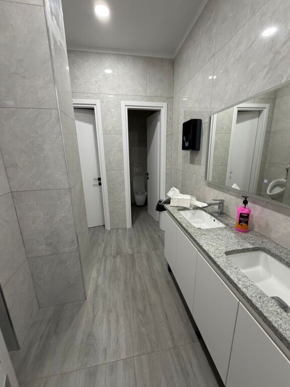 Jepet ambjent per zyra 400 m2 te Shkolla e Kuqe