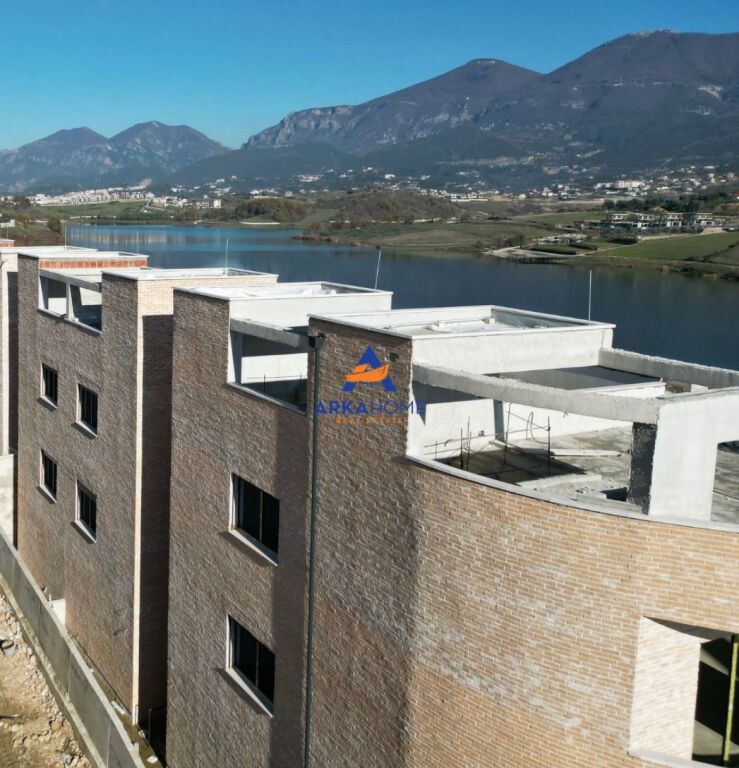 SHITET TRIPLEX 211M2 "FARKE" 390.000 EURO