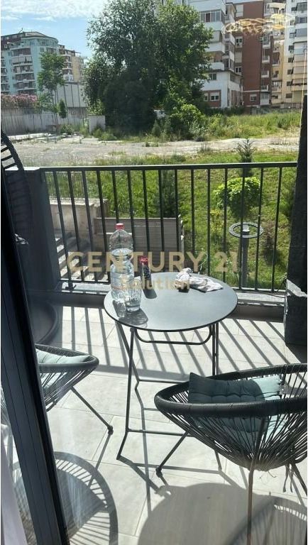 JEPET ME QERA PARUKERI NE KOMUN TE PARISIT