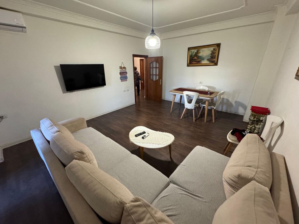 Jepet me qera Apartament 2+1  Adresa : Dob Bosko afer Spar  E mobiluar  Kati 2 pa ashensor  Cmimi 600€