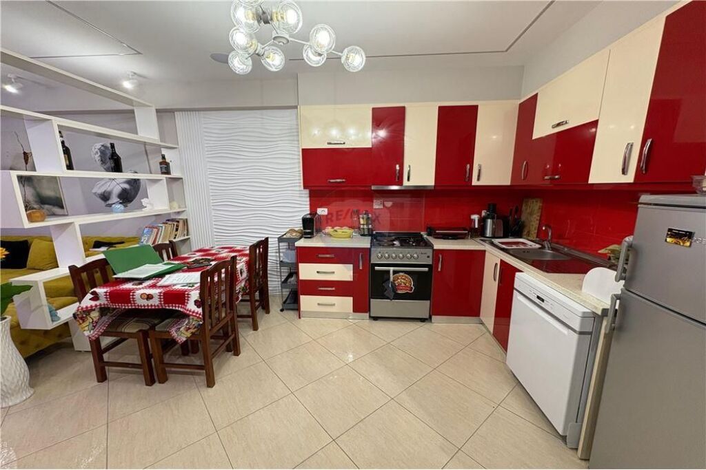🏡 APARTMENT 1+1 FOR SALE – LUNGOMARE, VLORË