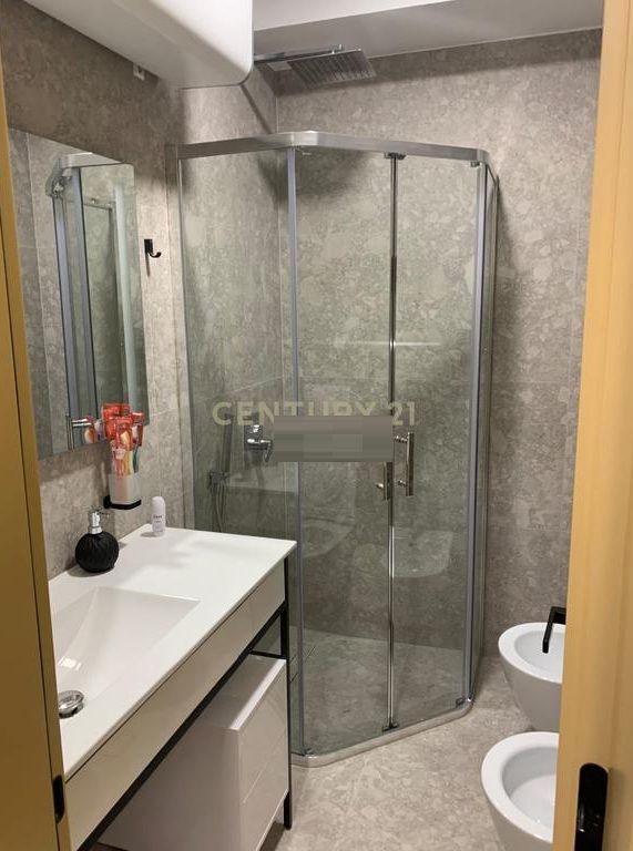 Me Qera 1+1 Kodra E Diellit