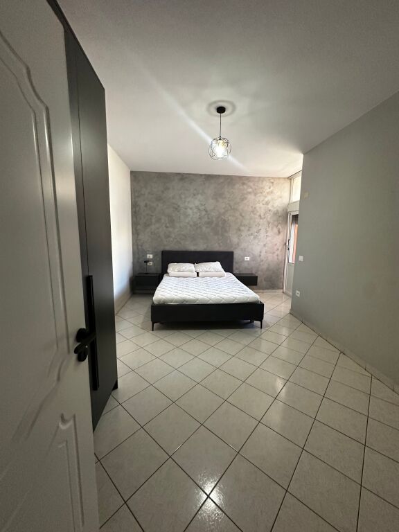 ‼️Apartament 2+1 me Qira – Rruga e Çipajve, Vlorë