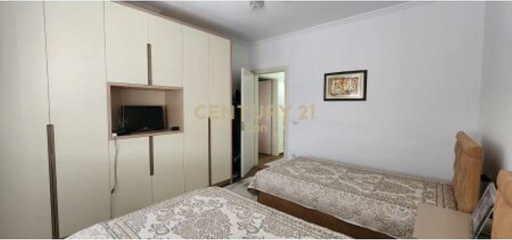 SHITET APARTAMENT 2+1 TE RRUGA E RE E PORTIT