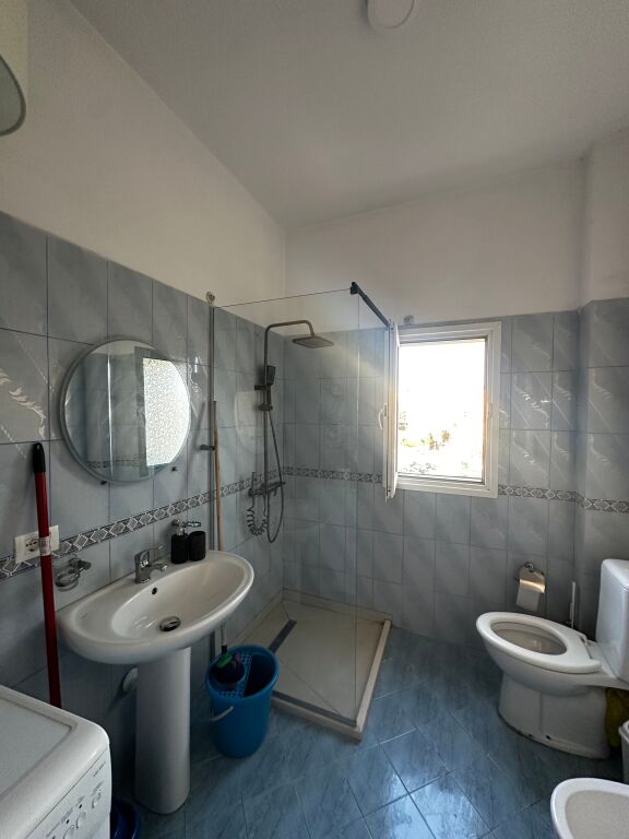 ‼️Apartament 2+1 me Qira – Rruga e Çipajve, Vlorë