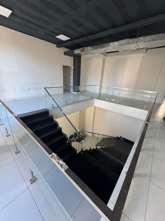 ZYRE 1100 M2 PER QERA ZOGU I ZI