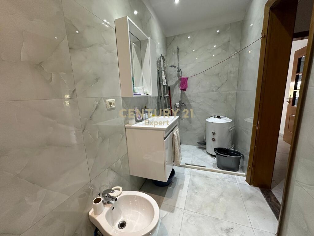 APARTAMENT 3+1 ME QIRA PER ZYRA PRANE TAIWANIT