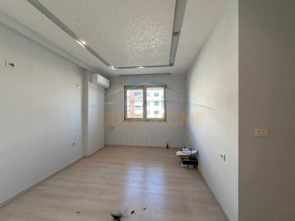 Shitet, Apartament 3+1+2, Unaza e Re, Tiranë. 225,000 €, AL64261