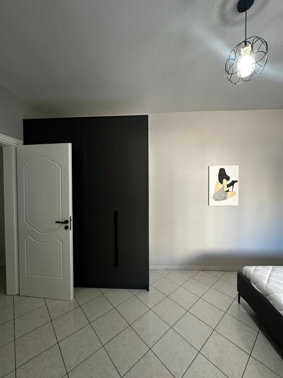 ‼️Apartament 2+1 me Qira – Rruga e Çipajve, Vlorë