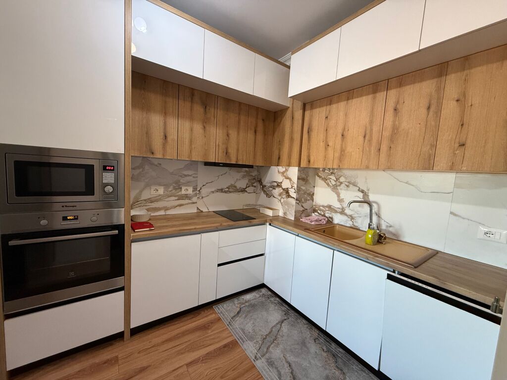 Shitet Apartament 2+1 tek rrota e kuqe ne durres