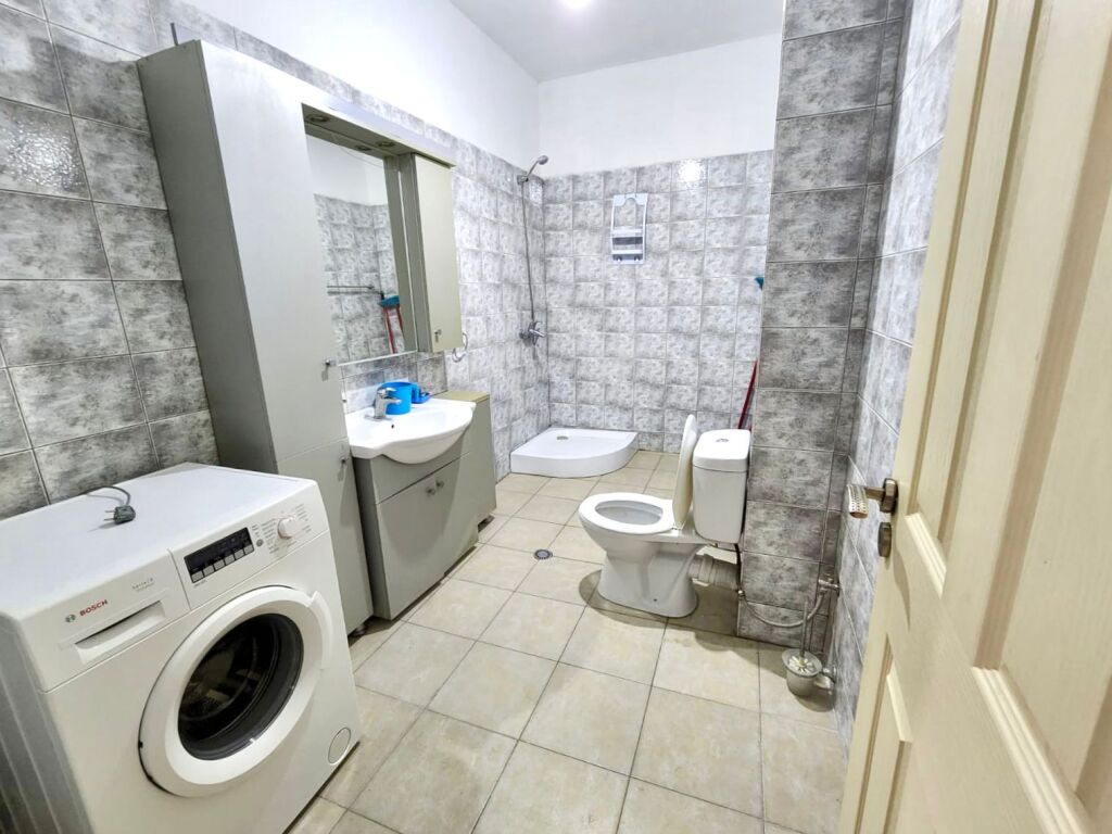 Appartamento Nuovo 2+1 (Yzberisht – vicino Ospedale Americano 3) | Palazzo Nuovo con Ascensore | Completamente Arredato | Ampio Balcone | Cucina Nuova