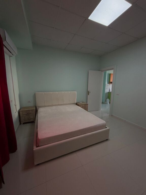 Shtepi me qera 300€