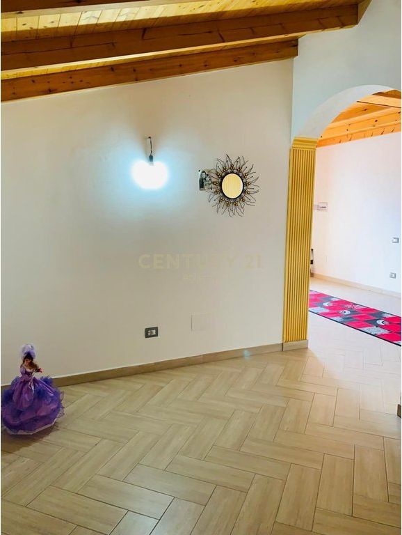 Vile 2-kateshe me qera, ne Porto Romano