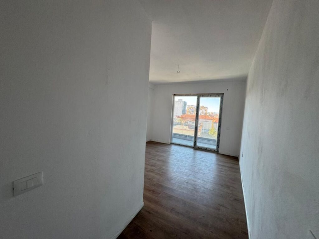 📣 VENDESI Appartamento 2+1+2 📍Via "Jordan Misja", Vicino a SPAK ✨