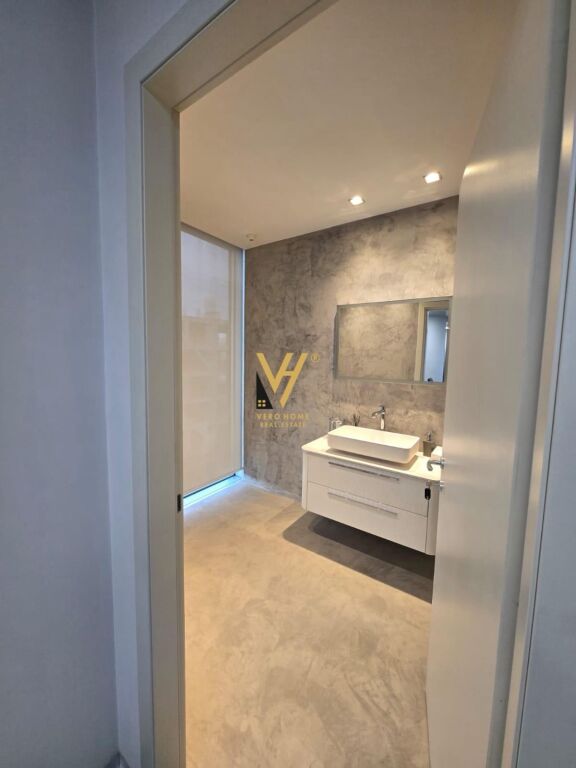 JEPET AMBIENT BIZNESI 770 M2 ME QIRA TE ZOGU I ZI 17.800 EURO