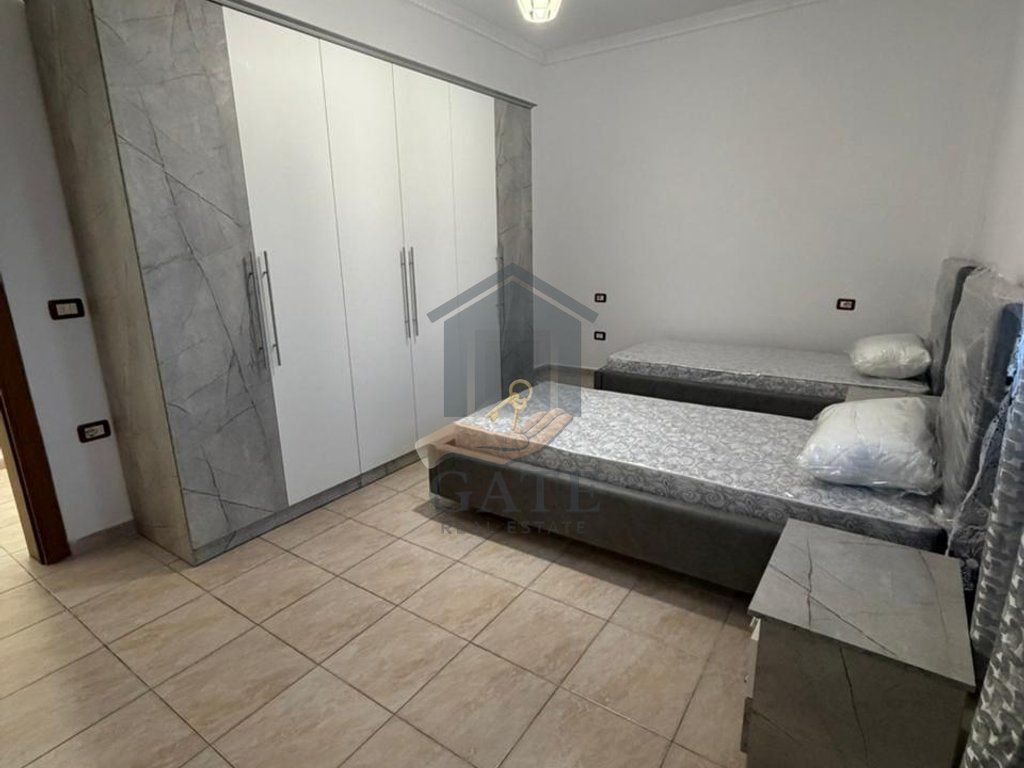 Jepet me qira apartament elegant 2+1 në zonën shumë të kërkuar pranë ish-URT Durres.