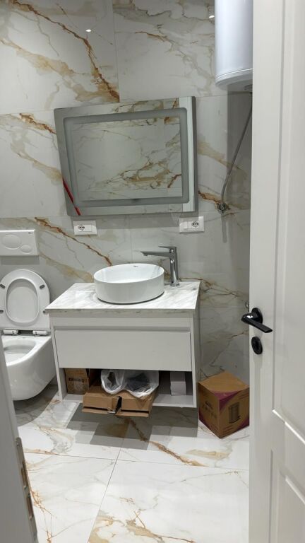 Jepetn ambjente zyrash me qera