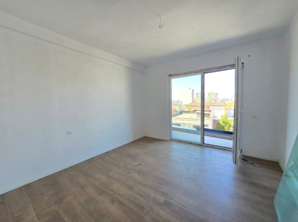 Apartament 2+1+2 per shitje ne Bulevardin e Ri, afer Ish- Stacionit te Trenit!