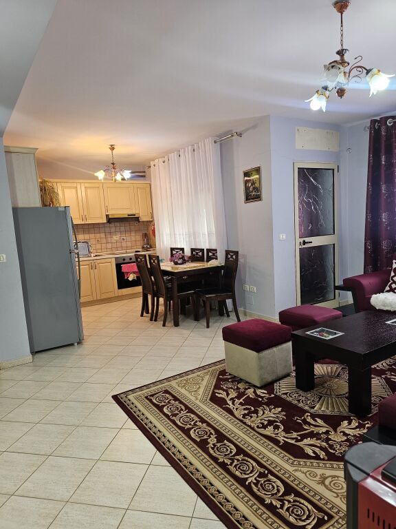 Affittasi 2+1+1 KTHESA E KAMZES MALAZIANI 400 mila lek