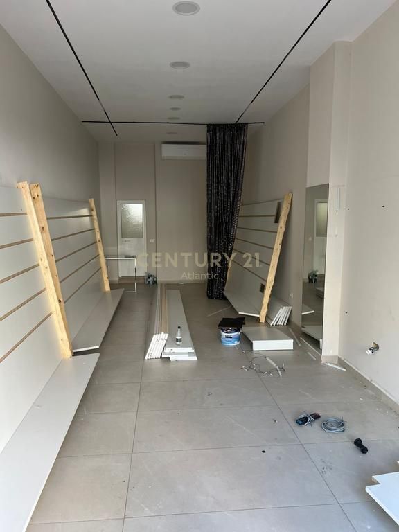 AMBIENT BIZNESI ME QERA TEK LAGJIA NR 6 NE DURRES