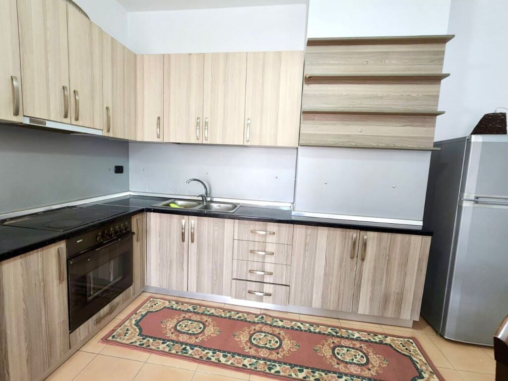 Appartamento Nuovo 2+1 (Yzberisht – vicino Ospedale Americano 3) | Palazzo Nuovo con Ascensore | Completamente Arredato | Ampio Balcone | Cucina Nuova