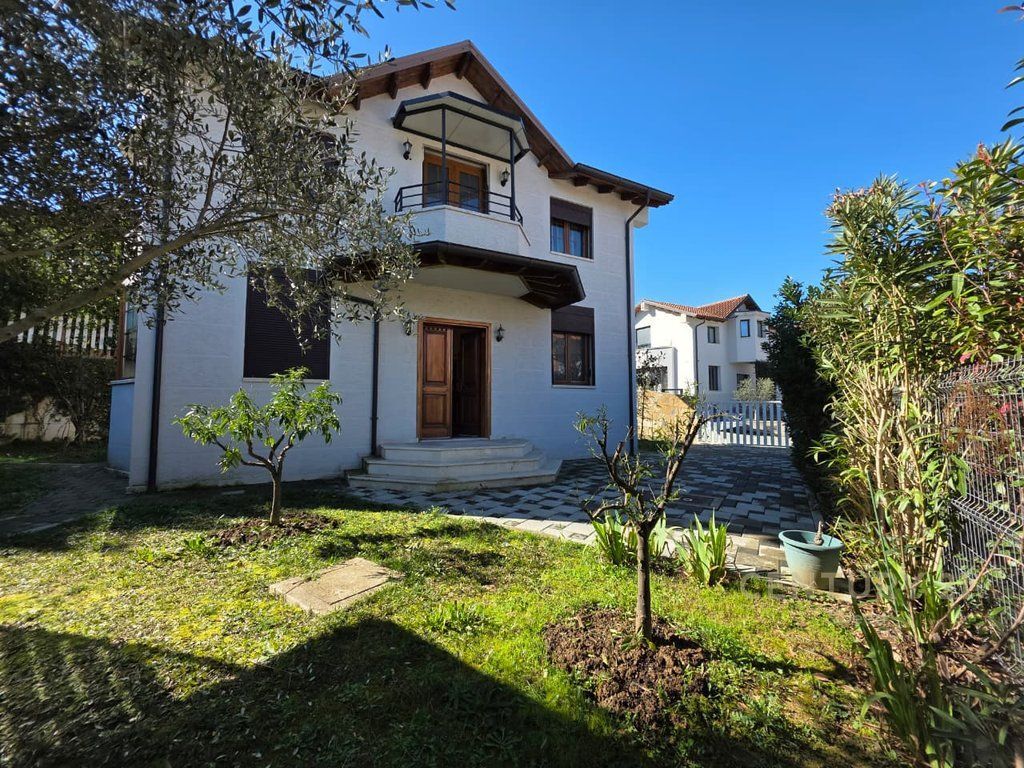 VILLA WITH YARD FOR RENT IN ONE OF THE BEST COMPLEXES OF TIRANA