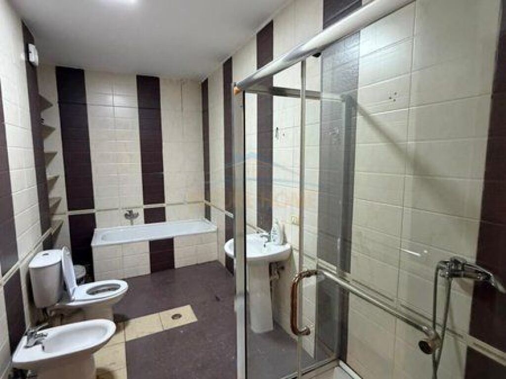 In vendita, Appartamento 2+1, Via Kavaja, Tirana.