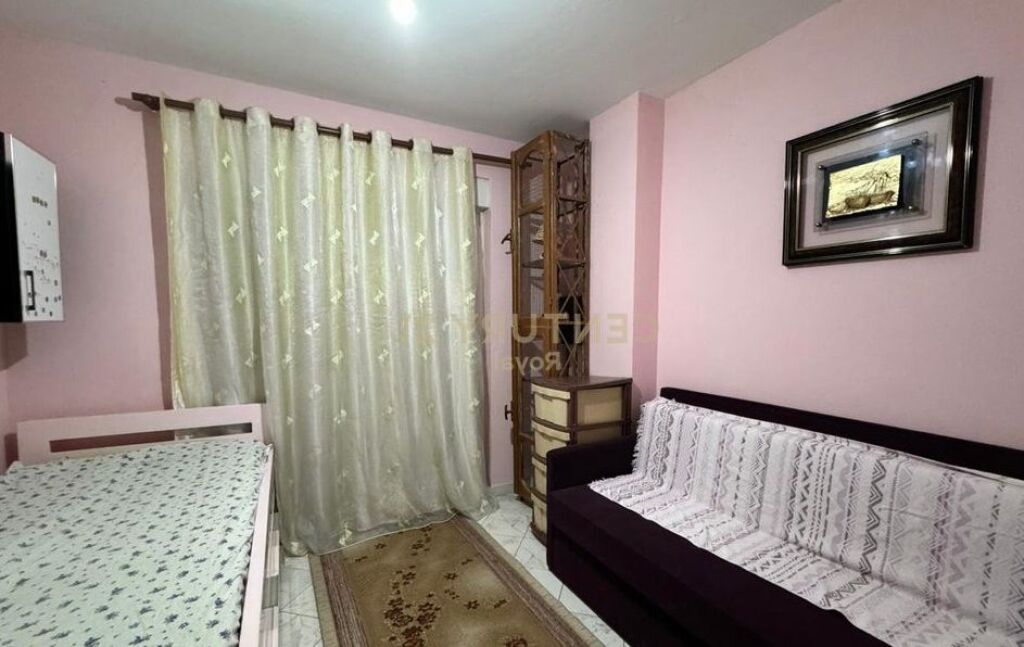 Jepet me qera 2+1 tek Liqeni i Thate