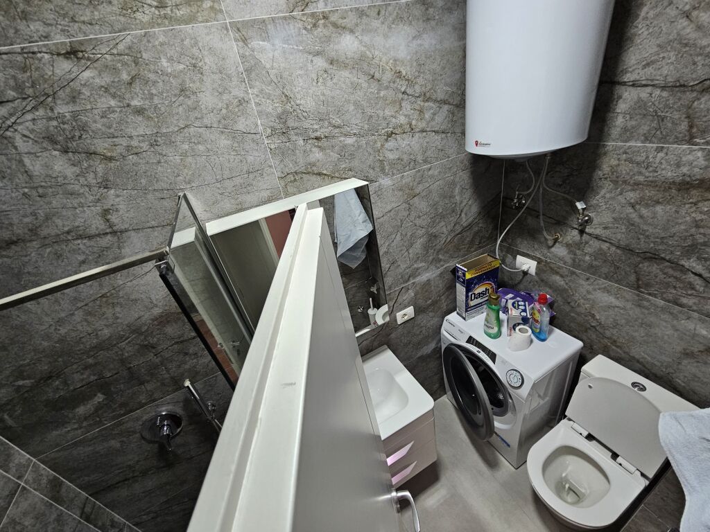 Apartament 2+1+2 me qira , Liqeni I Thate pas Radisson