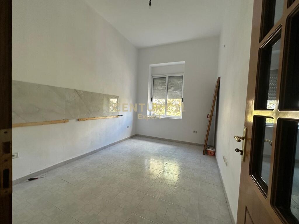 APARTAMENT 3+1 ME QIRA PER ZYRA PRANE TAIWANIT