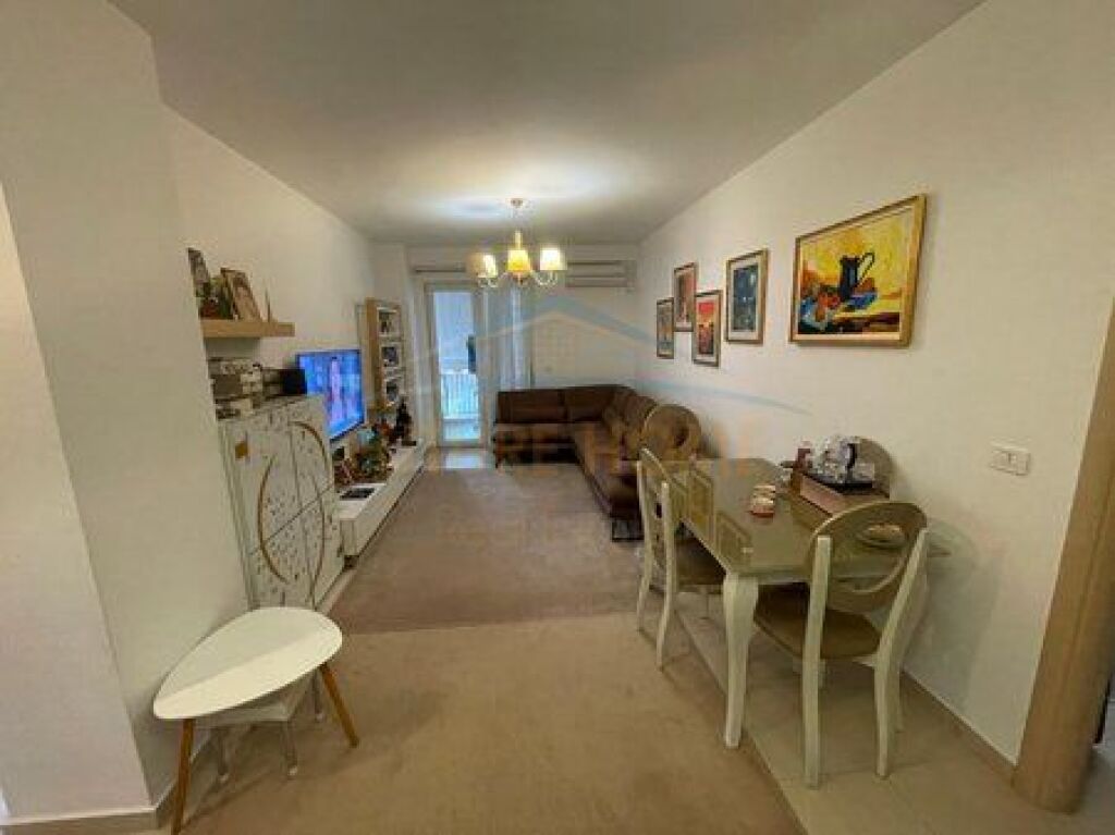 Shitet, Apartament 2+1+2, Qytet Studenti, Tiranë