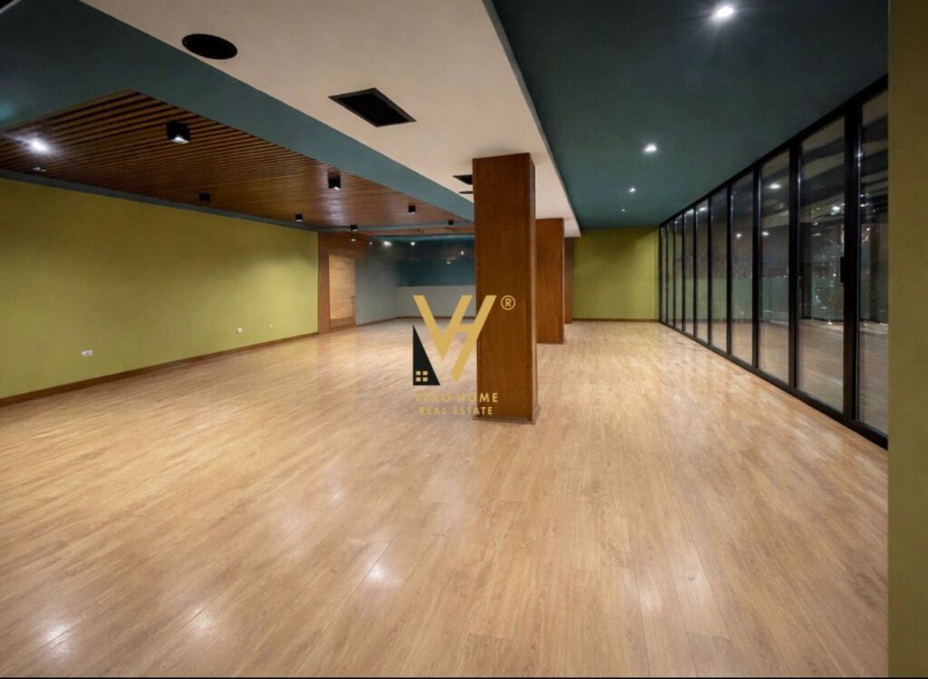 JEPET AMBIENT BIZNESI 150 M2 ME QERA SAUK I RI 2.000 EURO