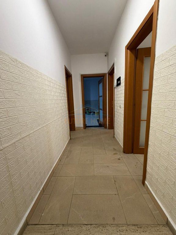 Shitet apartament 2+1+2 Rruga e Kavajes