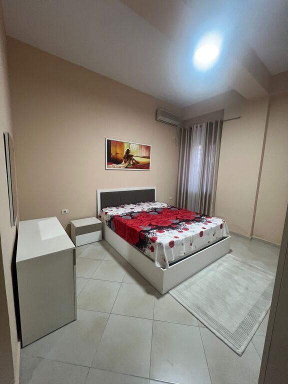 Jepet Me Qera Apartament 1+1+1 Ballkon