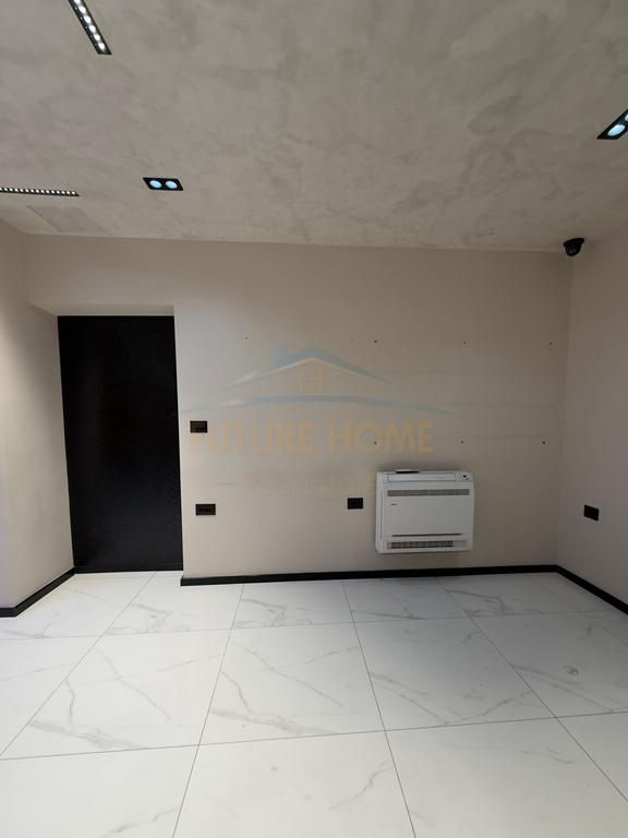 JAP ME QERA AMBIENT TEK RRUGA E KOSOVAREVE