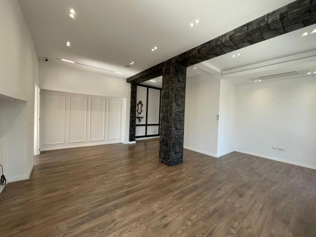 Ambient biznesi per qira tek Shallvaret prane Taivanit.